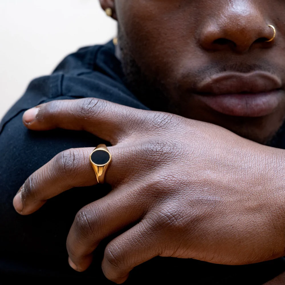 Black Onyx Signet Ring - Gold - Image 7